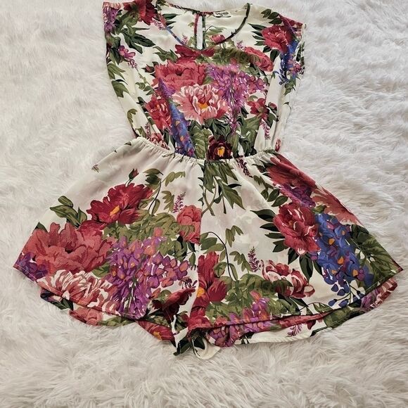 Show me your Mumu floral romper size small - Picture 2 of 14
